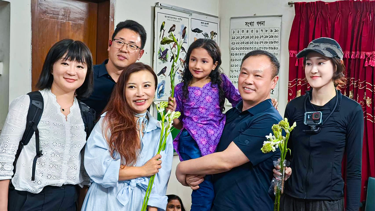 Frank Yi 会長率いる中国代表団、困難な状況にある子どもたちを訪問し、将来の協力を模索